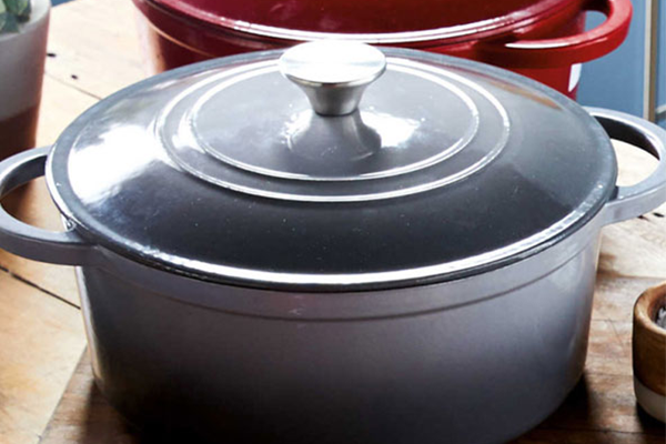 Nồi gang nấu bếp từ được không? Top 3 thương hiệu nồi gang khuyên dùng cho mọi nhà
